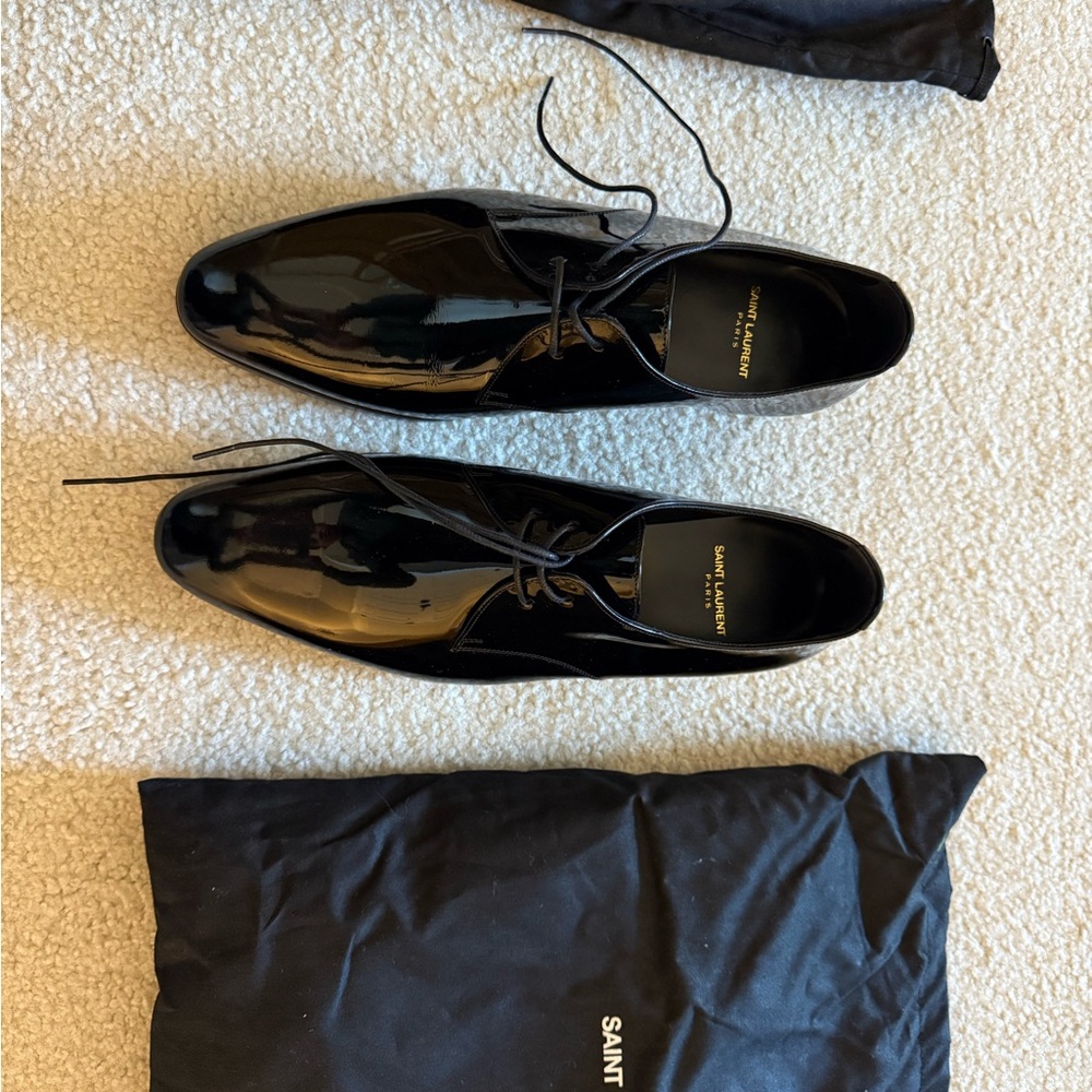 Yves Saint Laurent Black Oxford Shoes Sleek Leather Design